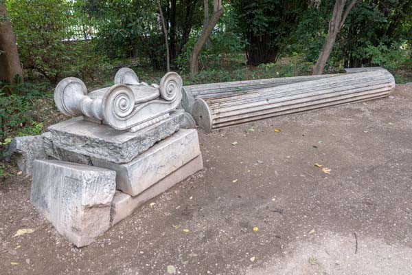 Athen Nationalgarten Fundstücke
