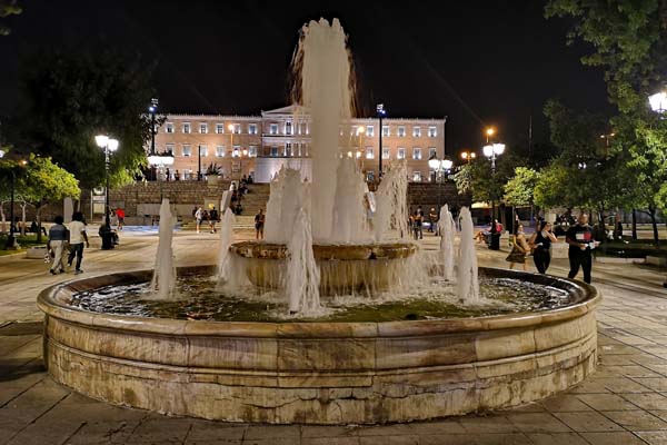 Athen Syntagma-Platz Brunnen