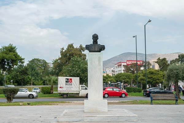 Athen_Glyfada Statue-Of-Simon-Bolivar