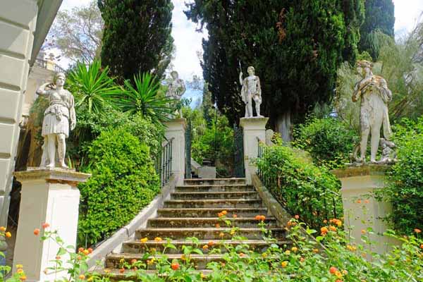 Achilleion Statuen