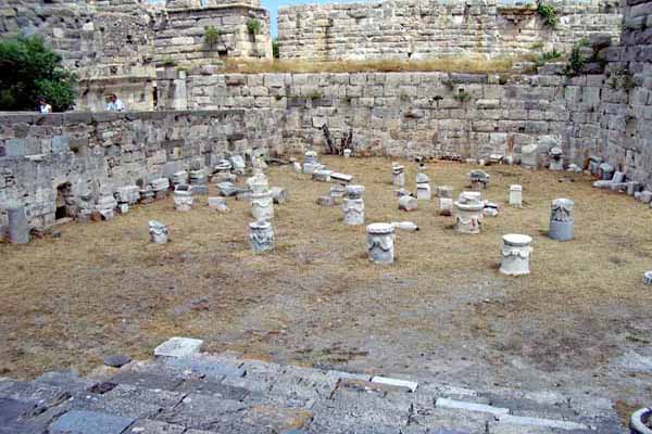 Kos Festung Neratzia Säulenstümpfe