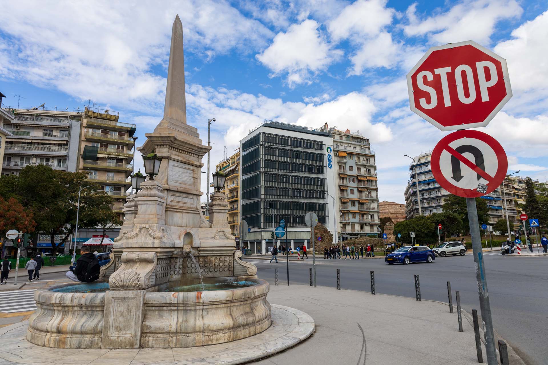 Metro Thessaloniki Sintrivani-Platz