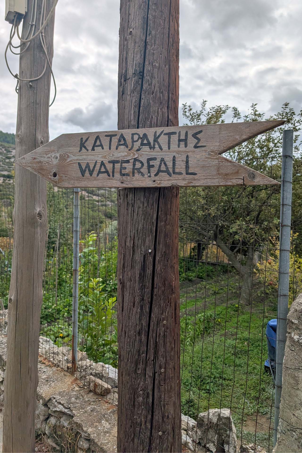 Theologos Wasserfall-Wegweiser