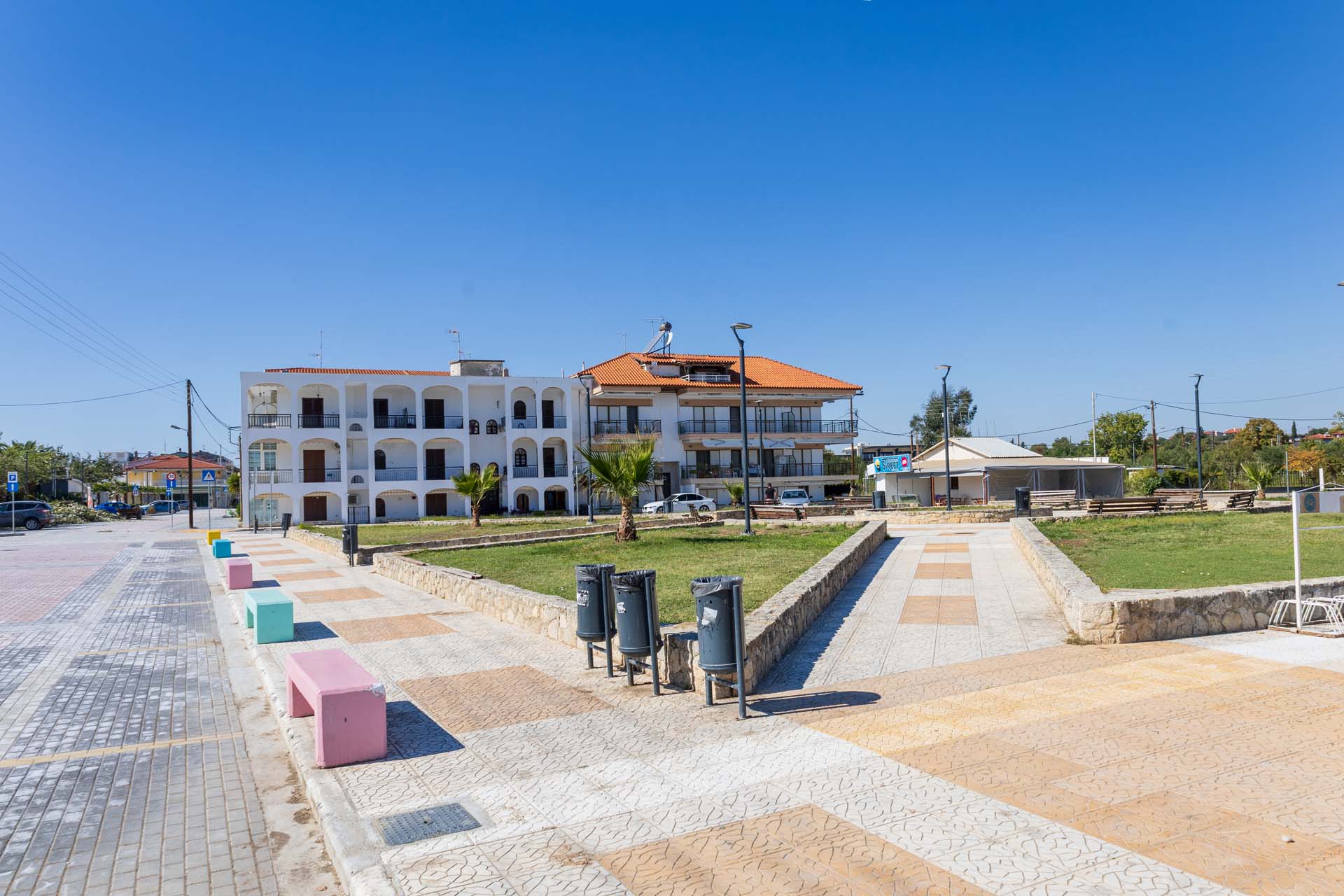 Flogita-Americana Square