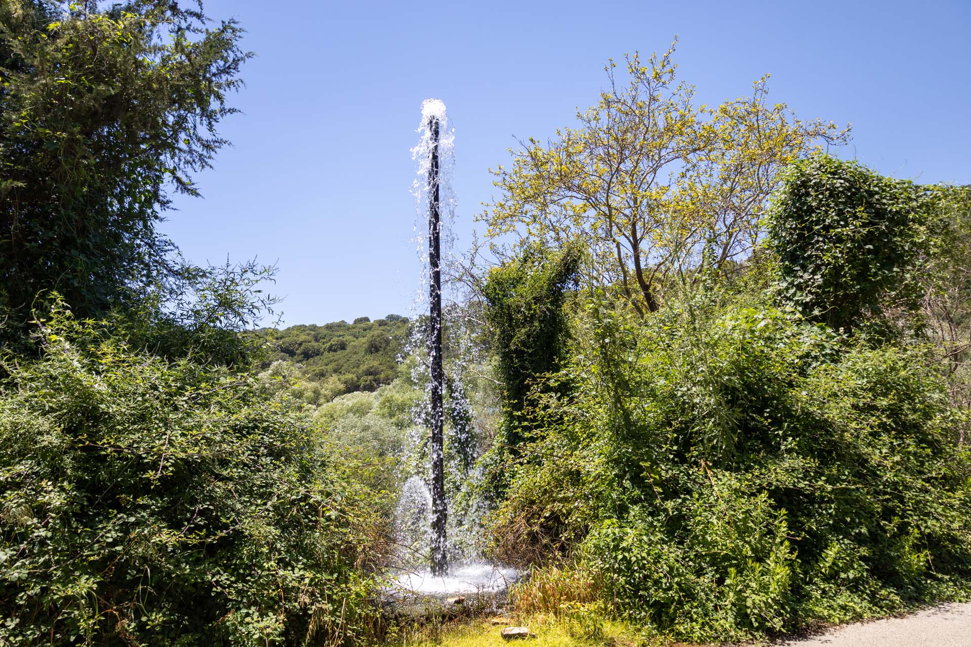 Louros Staudamm R&auml;tselhafte Wasserquelle