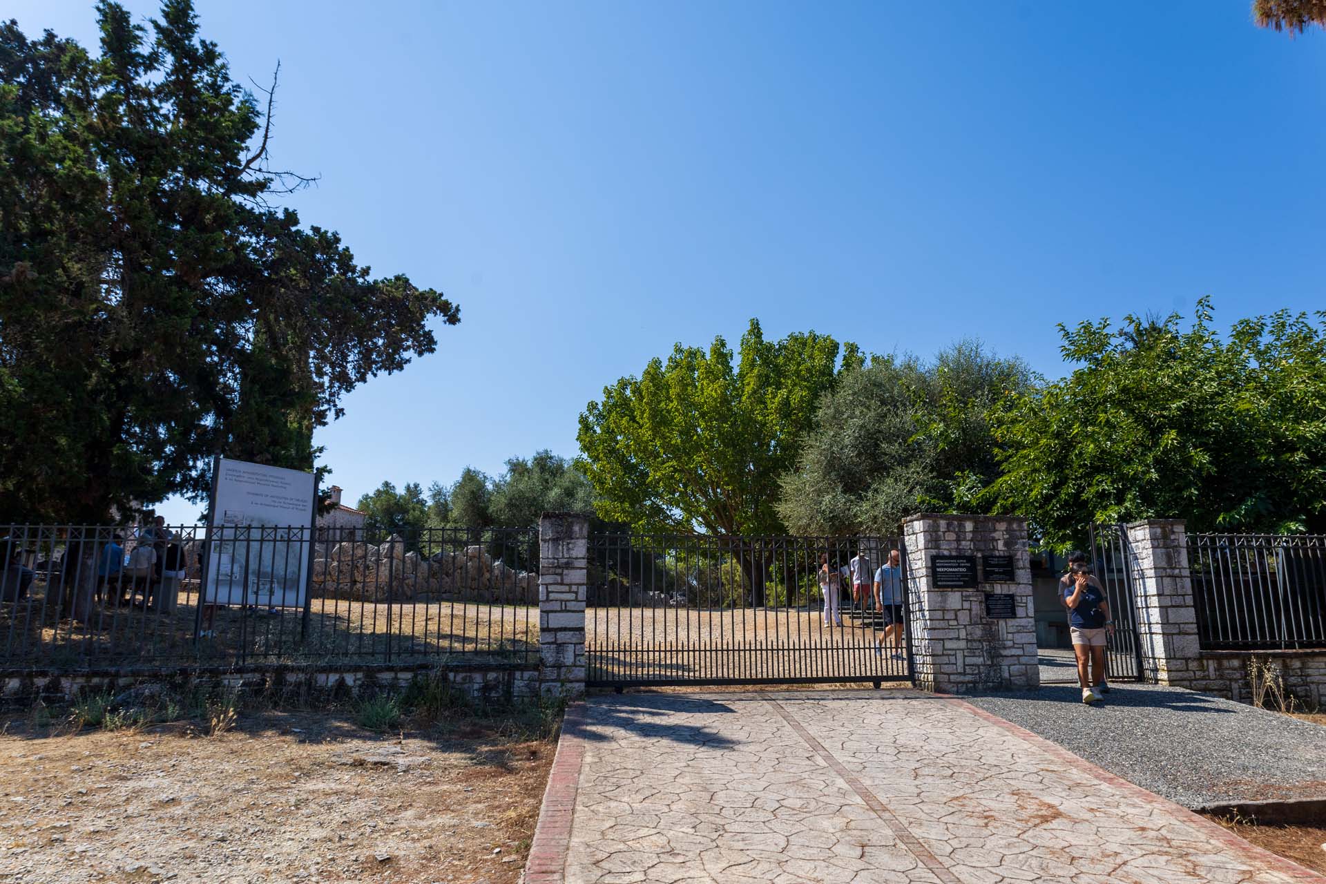 Nekromanteion Eingang