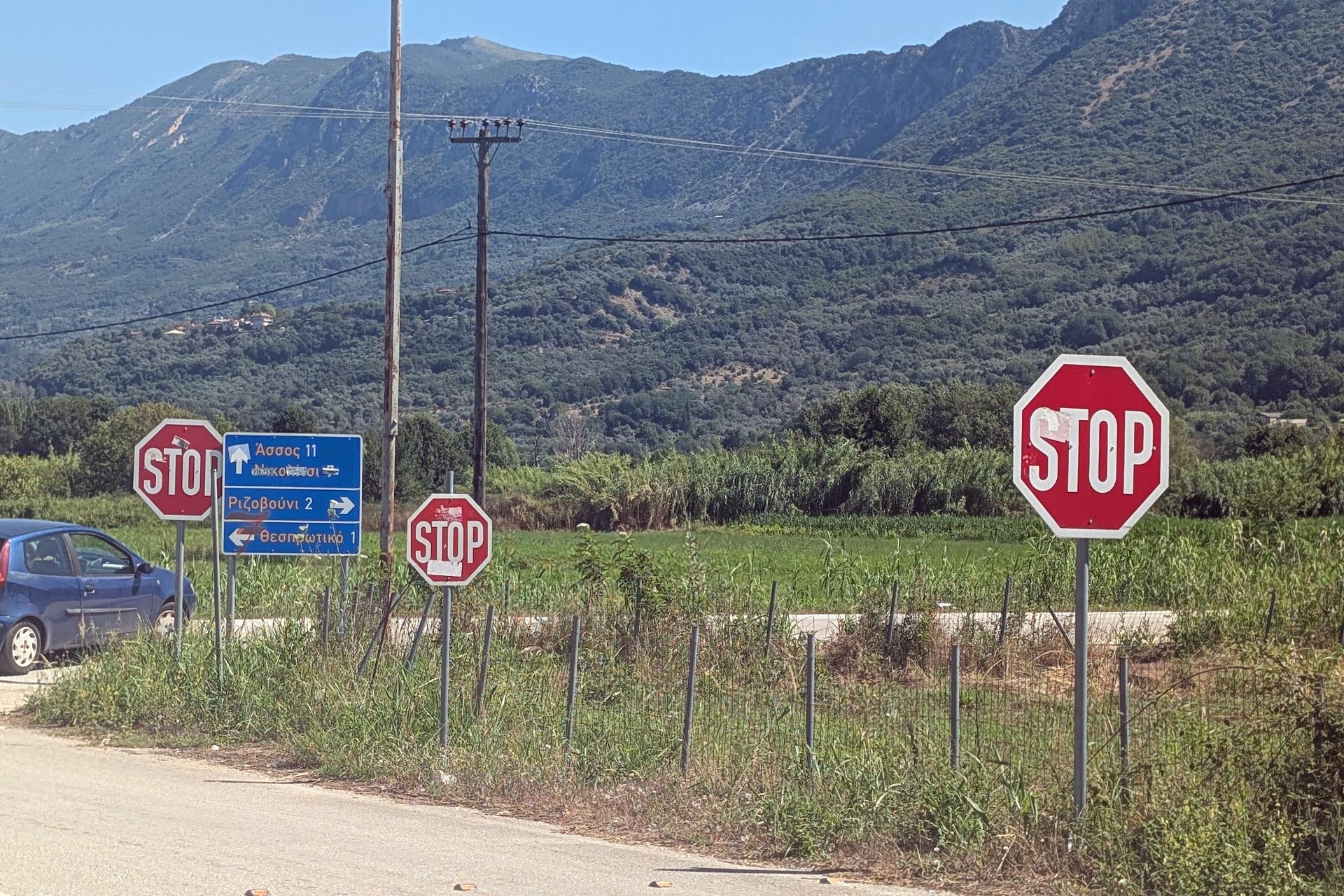 Kuriose Beschilderung Epirus